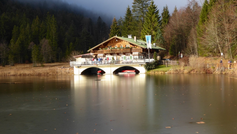 Hüttenzauber am Pflegersee