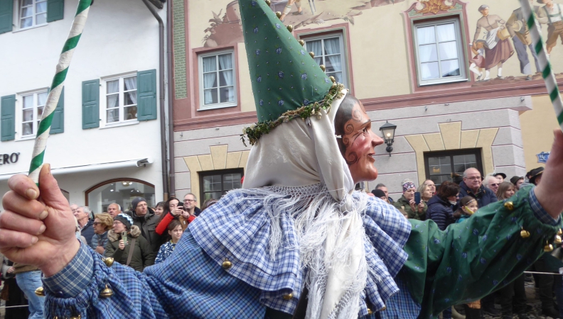 Maschkera unerkannt bleiben